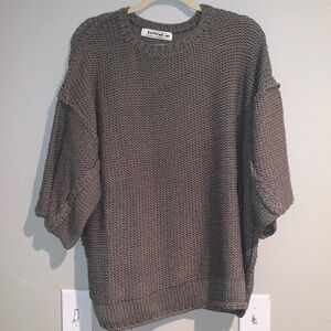 Short sleeve sweater